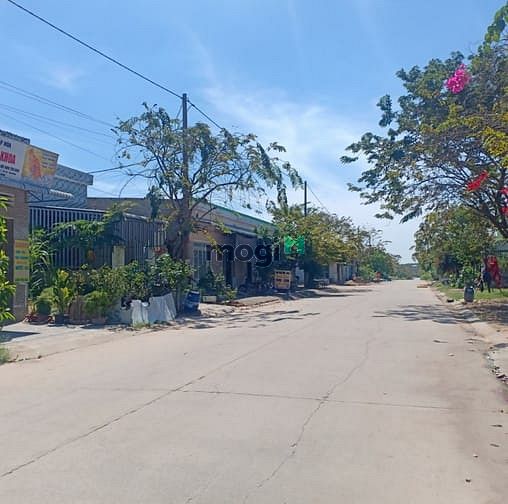 Hình ảnh Bán Gấp Lô đất 300M2 đối Diện Bệnh Viện Lớn Hoàn Hảo, Dân Hiện Hữu