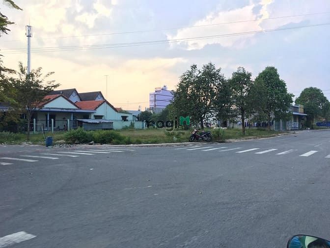 Hình ảnh Về quê định cư, bán gấp 300m2 đất mặt tiền đường lớn, sổ riêng, 830tr