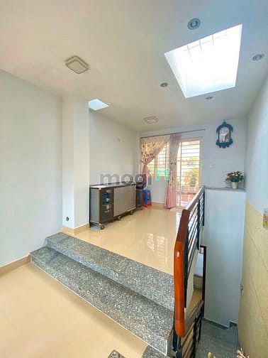 Hình ảnh Cần cho thuê nhà số 656/13 CMT8 đối diện CV Lê Thị Riêng
