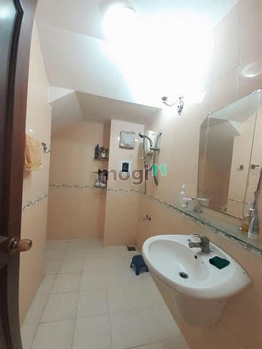 Hình ảnh Cho thuê Nhà Quận 2 - DTSD 550m2 - Hầm 3 Lầu - Giá thuê 40 triệu/tháng