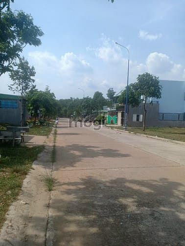 Hình ảnh Đất 670tr tại trung tâm hành chính thị xã, sổ riêng, đường 8m, GẦN KCN