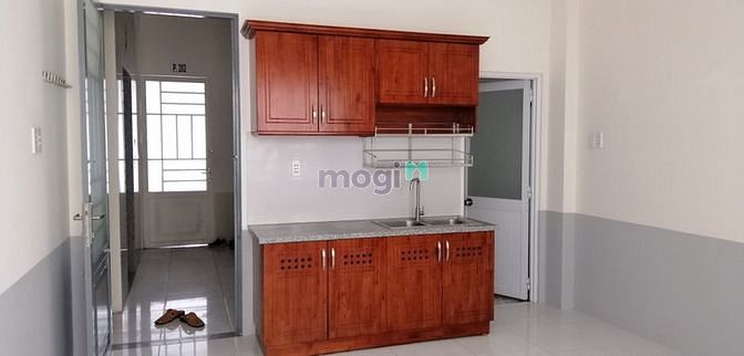 Hình ảnh Phòng trọ sẵn máy lạnh và tủ lạnh-của sổ lớn-thoáng mát