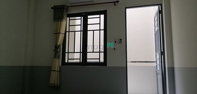 Hình ảnh Phòng trọ sẵn máy lạnh và tủ lạnh-của sổ lớn-thoáng mát