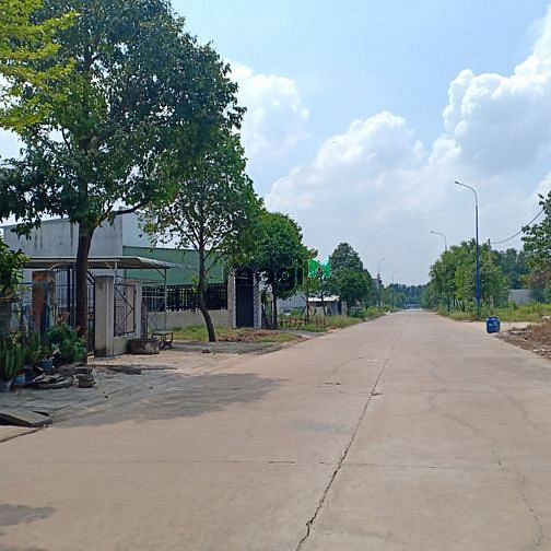 Hình ảnh Đất 450m2 thổ cư, đường lớn 16m, dân cư đông đúc giá 650tr, sổ riêng