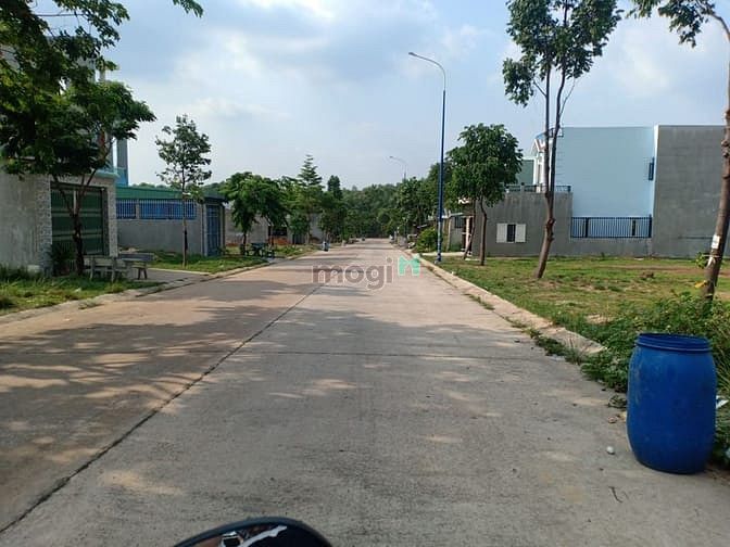 Hình ảnh Chồng thua cờ bạc bán lô đất thị xã ngay trường cấp 2 và khu dân đông
