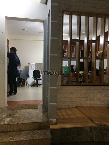 Hình ảnh cho thuê nhà mặt tiền Trường Sơn ngay cửa ngõ sân bay Tân Sơn Nhất.