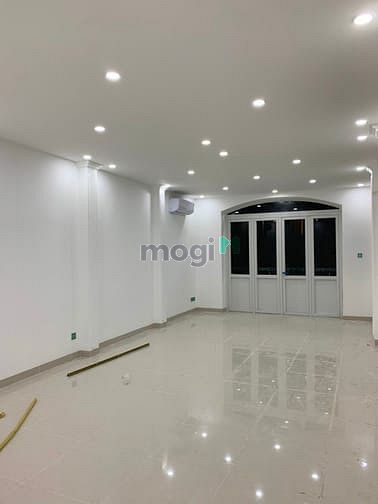 Hình ảnh Cho thuê nhà 40C Phan Đăng Lưu gần ngay góc Phan Xích Long.