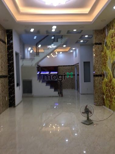 Hình ảnh Cho thuê nhà mặt tiền chợ phạm văn hai số 79 phạm văn hai.