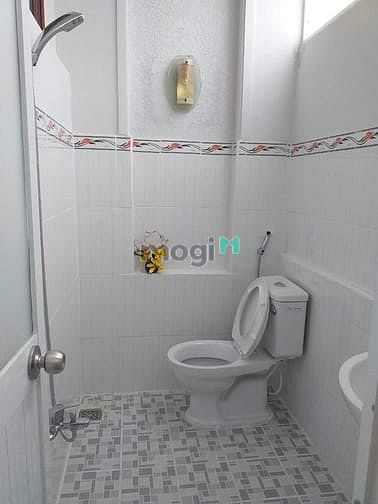 Hình ảnh Cho thuê nhà 704/5 Sư Vạn Hạnh đối diện Vạn Hạnh Mall. DTSD 320m2.