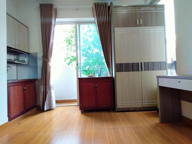 Hình ảnh CHDV ngay chợ Hoàng Hoa Thám, ban công, full NT.