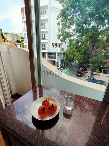 Hình ảnh CHDV ngay chợ Hoàng Hoa Thám, ban công, full NT.