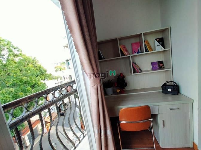 Hình ảnh CHDV ngay chợ Hoàng Hoa Thám, ban công, full NT.