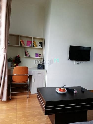 Hình ảnh CHDV ngay chợ Hoàng Hoa Thám, ban công, full NT.