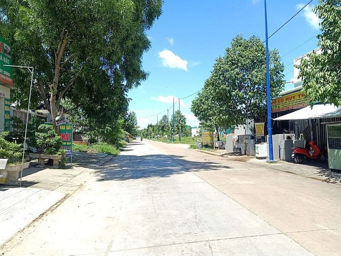 Hình ảnh Bán Đất Mt Chợ, Dân Đông, Shr, Đ/D Kcn Lớn, Giá Chỉ 800tr, BST