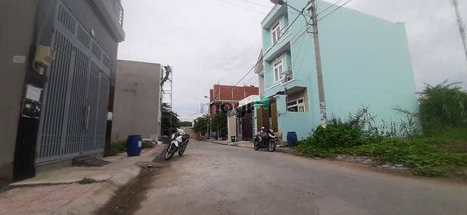 Hình ảnh Bán gấp đất đường Lê Văn Việt , Quận 9 ( hướng Đông Nam , dt 64m )