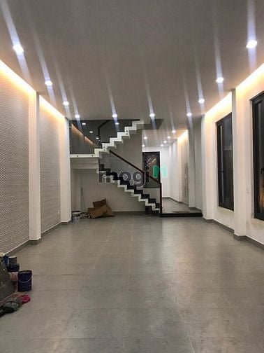 Hình ảnh Cho thuê nhà Góc 2 MT 686 CMT8 Đối Diện Công Viên Lê Thị Riêng.