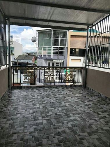 Hình ảnh Cho thuê nhà Góc 2 MT 686 CMT8 Đối Diện Công Viên Lê Thị Riêng.