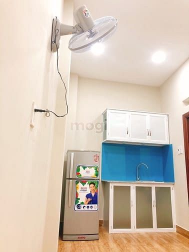 Hình ảnh Mb6623 nạp rút nhanh chóng vài bước chân tới chợ bà chiểu ra trạm xe bus