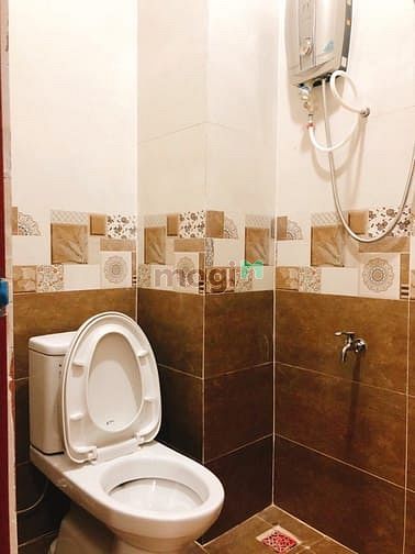 Hình ảnh Mb6623 nạp rút nhanh chóng vài bước chân tới chợ bà chiểu ra trạm xe bus