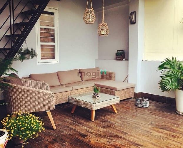 Hình ảnh Cho thuê biệt thự cổ điển p. Thảo Điền - Khuôn viên 820m2