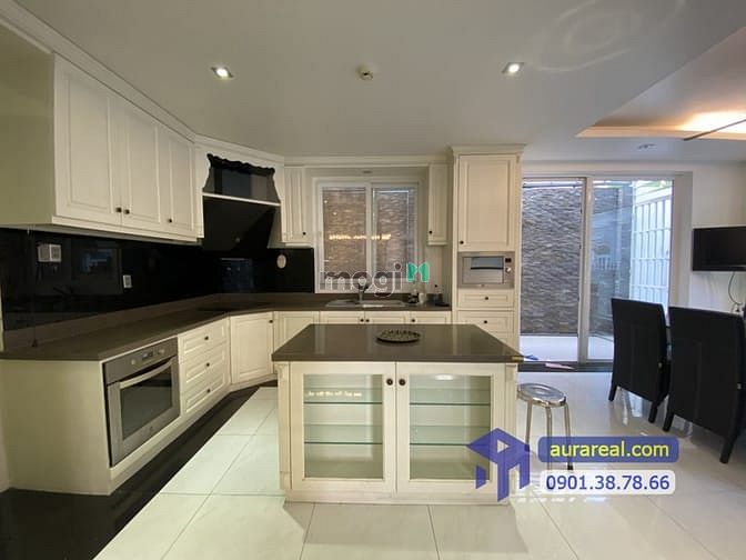 Hình ảnh Villa đường Bùi Tá Hán có hầm, thang máy, 6 PN cho thuê giá rẻ