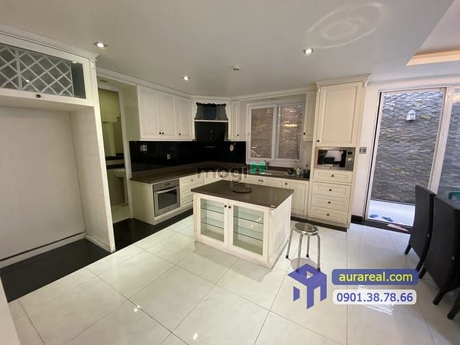 Hình ảnh Villa đường Bùi Tá Hán có hầm, thang máy, 6 PN cho thuê giá rẻ