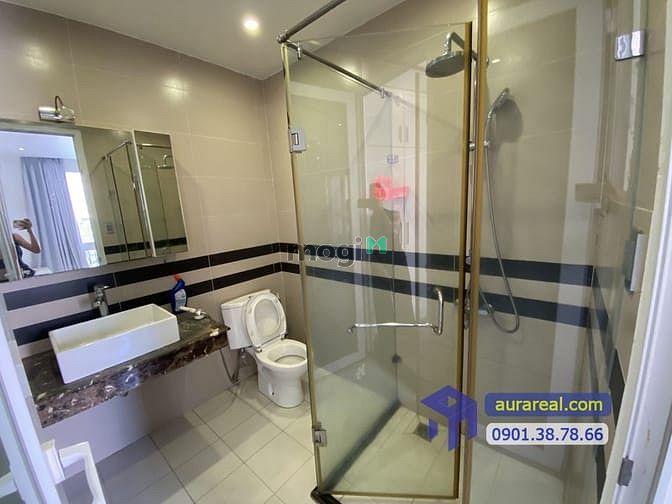 Hình ảnh Villa đường Bùi Tá Hán có hầm, thang máy, 6 PN cho thuê giá rẻ