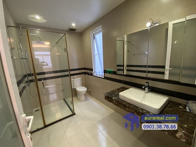 Hình ảnh Villa đường Bùi Tá Hán có hầm, thang máy, 6 PN cho thuê giá rẻ