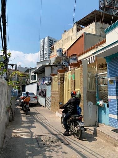 Hình ảnh Bán lô đất hẽm xe hơi 1092 Huỳnh Tấn Phát Quận 7