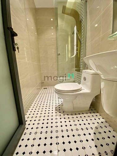 Hình ảnh Bán gấp biệt thự đường Bàu Cát DT 6x14m P14. Q Tân Bình. có thang máy