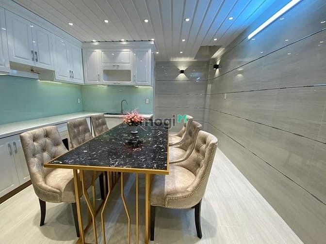 Hình ảnh Bán gấp biệt thự đường Bàu Cát DT 6x14m P14. Q Tân Bình. có thang máy