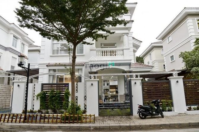 Hình ảnh Cho thuê biệt thự cao cấp ngay khu vip Phú Mỹ Hưng, Q7, full nội thất