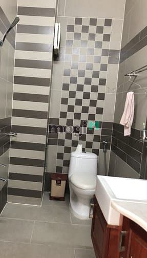 Hình ảnh CẦN CHO THUÊ GẤP 68/2L Lê Hồng Phong, Phường 2, Quận 5.