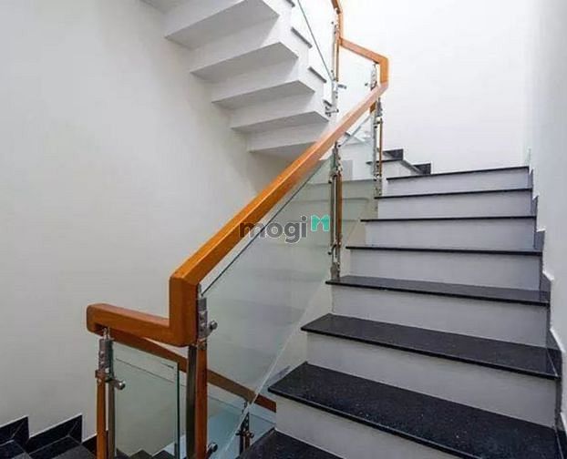 Hình ảnh Cho thuê nhà hẻm xe hơi đường Hoàng Việt, Tân Bình