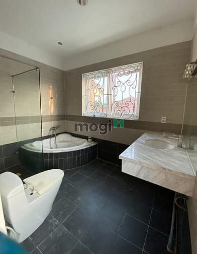 Hình ảnh Cho thuê nhà 139 Cách Mạng Tháng 8 p10 quận 3