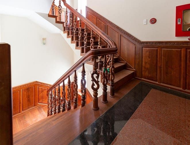 Hình ảnh Siêu Phẩm Balcony Gỗ Hương Tự Nhiên Ngay TT Quận 10❣️❣️