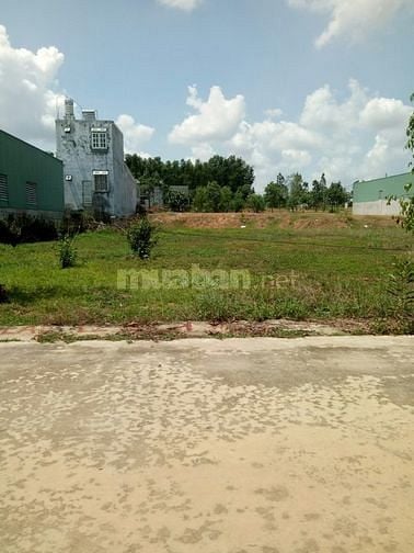 Hình ảnh Cần bán gấp 240m2 đất mặt tiền. Giá bán 800 triệu (thương lượng)