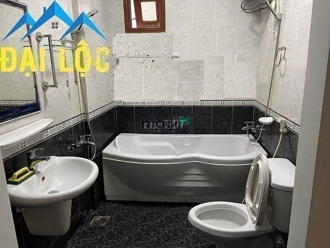 Hình ảnh Nhà bạch Đằng, Phường 02, Quận Tân Bình 5x20m,5 lầu
