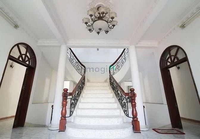 Hình ảnh Cần cho thuê Gấp Biệt Thự Villa Cao Cấp nhất Quận Bình Thạnh Giáp Quận