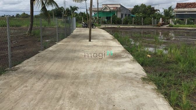 Hình ảnh Nhà còn lô đất cần bán giá rẻ cách chợ bình chánh 1km