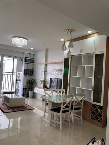 Hình ảnh CHCC Sunrise City View Nội thất gồm: Bàn ăn, Máy nước nóng, Máy lạnh
