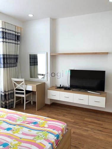 Hình ảnh CHCC Sunrise City View Nội thất gồm: Bàn ăn, Máy nước nóng, Máy lạnh