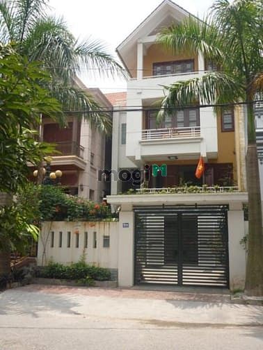 Hình ảnh Cho thuê Biệt Thự sân vườn phố Văn Cao full nội thất tiện nghi