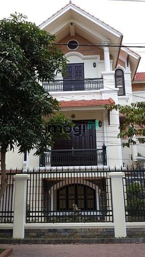 Hình ảnh Cho thuê Biệt Thự sân vườn phố Văn Cao full nội thất tiện nghi