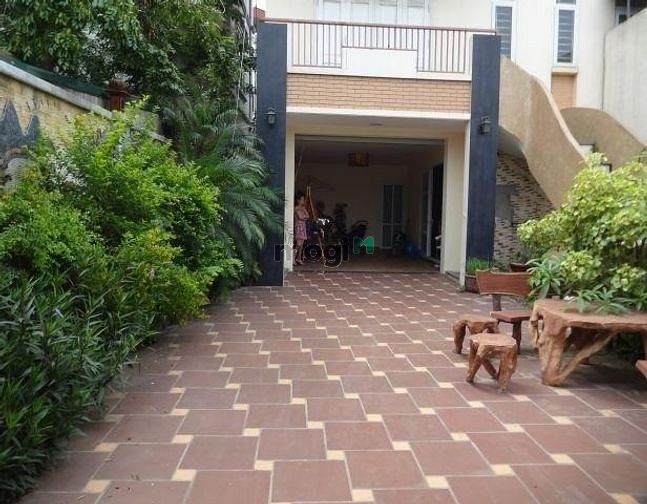 Hình ảnh Cho thuê nhà đường Đồng Đen quận Tân Bình 10x27m