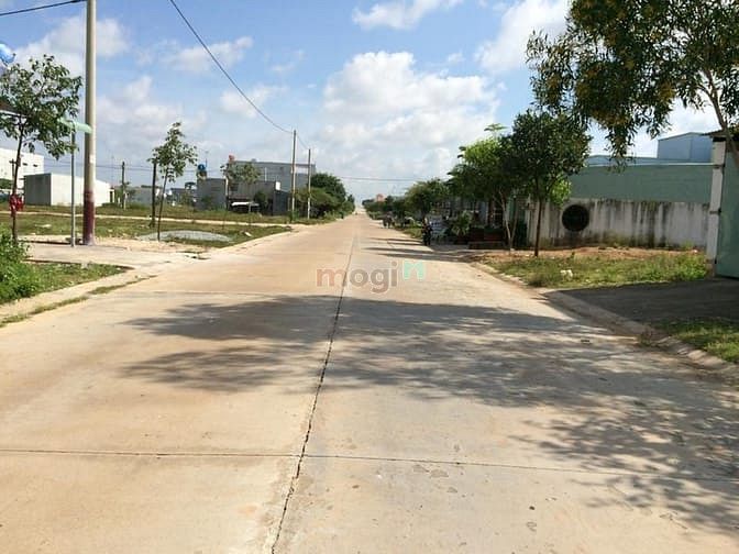 Hình ảnh Bán 487m2 đất MT đường 16m, ngay TT tx Bến Cát Bình Dương, SHR, TC 100