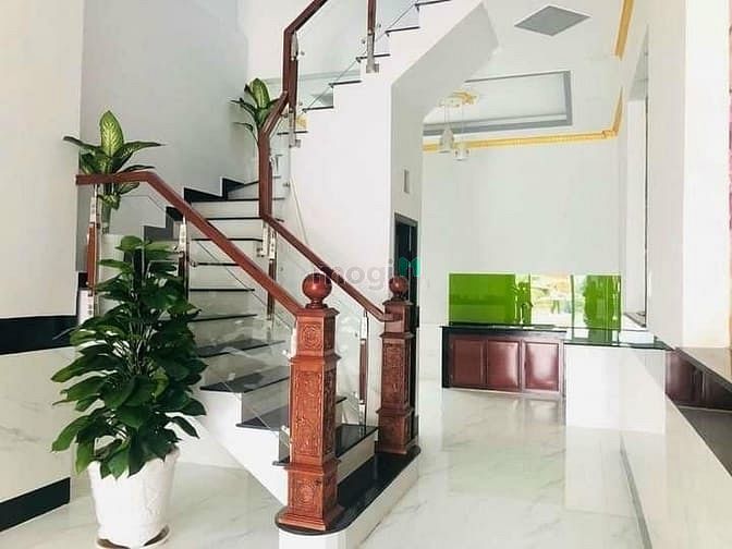 Hình ảnh Cho thuê nhà HXH Cộng Hòa quận tân bình, 90m2