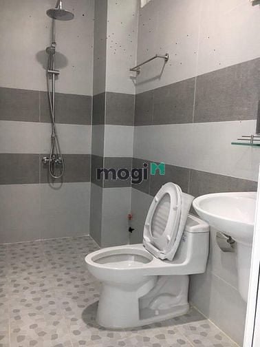 Hình ảnh Cho thuê nhà hxh Đồng Đen, p14, Tân Bình, 3x11m, 1 trệt 2 lầu.
