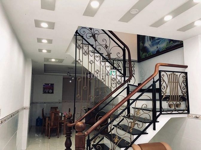 Hình ảnh Cho thuê nhà Bế Văn Đàn, p14, Tân Bình, 4x18m, 1 trệt 2 lầu.