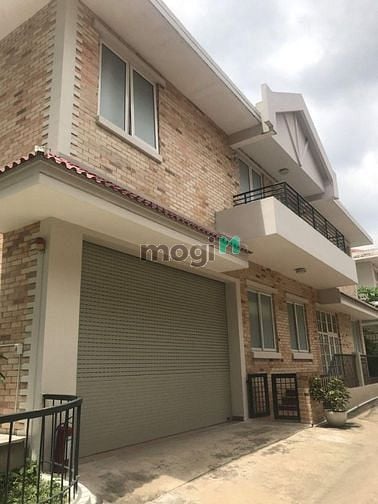 Hình ảnh Cho thuê biệt thự sân vườn Thảo Điền - Khuôn viên 800m2